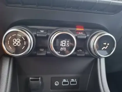 Photo 23 Renault Captur  E-Tech full hybrid 145