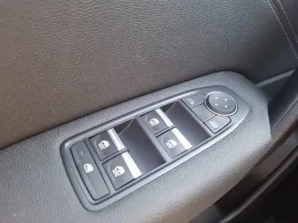 Photo 17 Renault Captur  E-Tech full hybrid 145