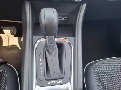Photo 25 Renault Captur  E-Tech full hybrid 145