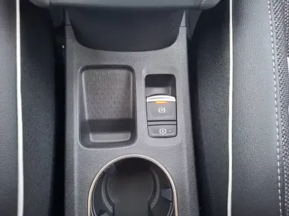 Photo 26 Renault Captur  E-Tech full hybrid 145