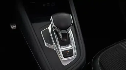 Photo 18 Renault Captur  E-Tech hybride 145
