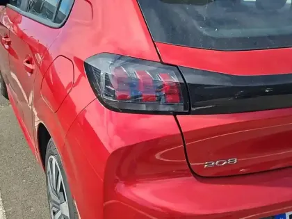 Photo 16 Peugeot 208  PureTech 100 S&S EAT8