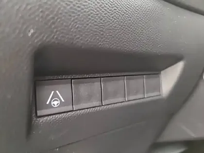Photo 23 Peugeot 2008  Electrique 54 kWh 156 ch