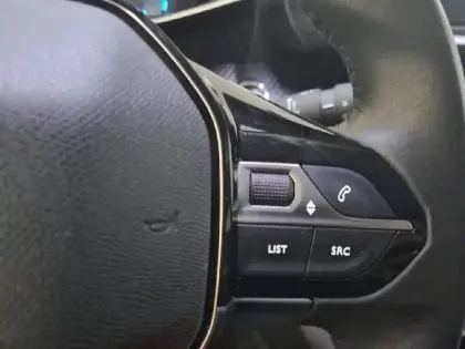 Photo 51 Peugeot 2008  Electrique 136 ch