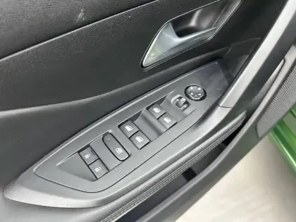 Photo 17 Peugeot 308  PHEV 180 e-EAT8