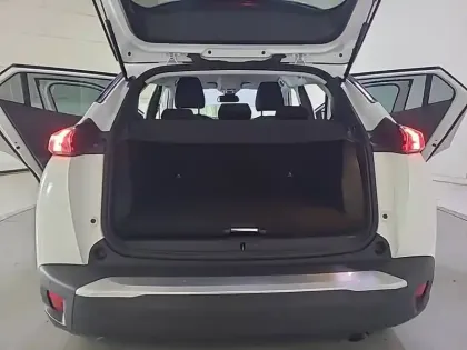 Photo 53 Peugeot 2008  PureTech 100 S&S BVM6