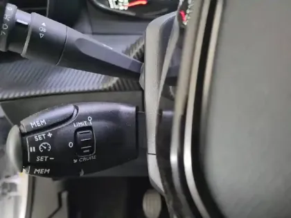 Photo 72 Peugeot 2008  PureTech 100 S&S BVM6