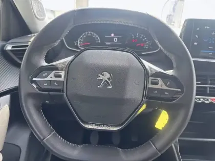 Photo 8 Peugeot 2008  PureTech 100 S&S BVM6