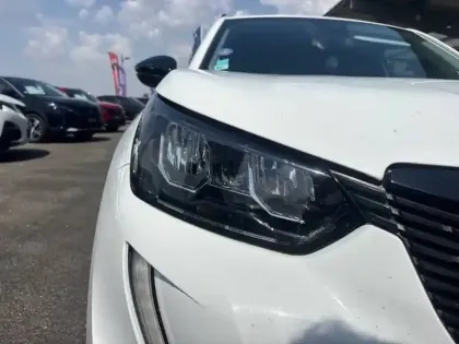 Photo 15 Peugeot 2008  PureTech 100 S&S BVM6