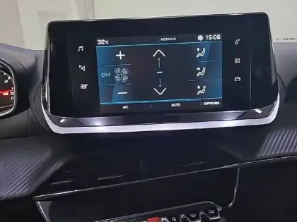 Photo 67 Peugeot 2008  PureTech 100 S&S BVM6