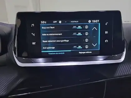 Photo 68 Peugeot 2008  PureTech 100 S&S BVM6