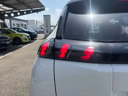 Photo 16 Peugeot 2008  PureTech 100 S&S BVM6