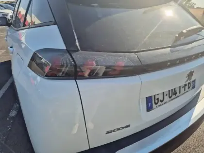 Photo 37 Peugeot 2008  PureTech 100 S&S BVM6