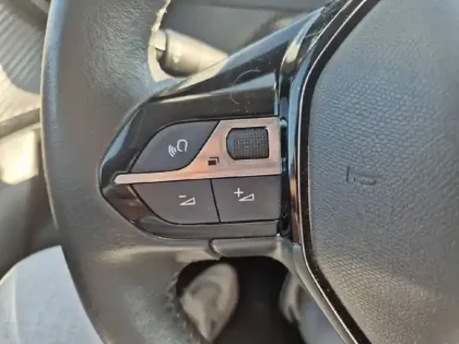 Photo 44 Peugeot 2008  PureTech 100 S&S BVM6