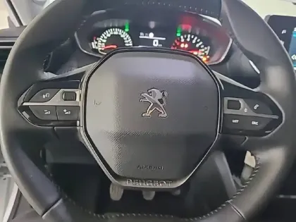 Photo 56 Peugeot 2008  PureTech 100 S&S BVM6