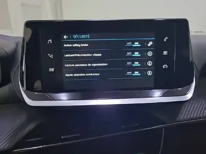 Photo 69 Peugeot 2008  PureTech 100 S&S BVM6