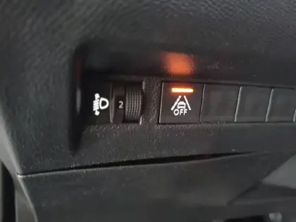 Photo 75 Peugeot 2008  PureTech 100 S&S BVM6