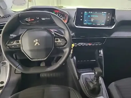 Photo 55 Peugeot 2008  PureTech 100 S&S BVM6