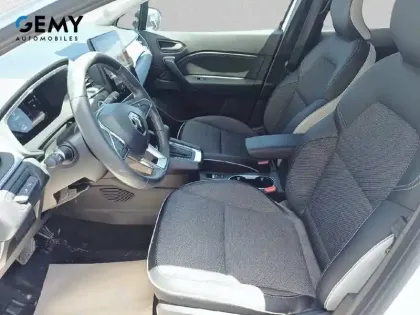 Photo 8 Renault Captur  E-Tech full hybrid 145