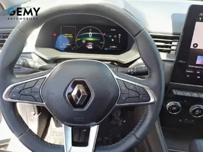 Photo 18 Renault Captur  E-Tech full hybrid 145