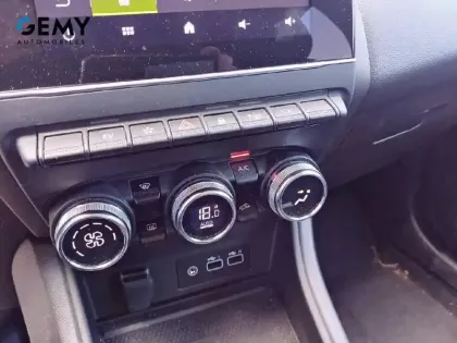 Photo 13 Renault Captur  E-Tech full hybrid 145
