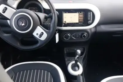 Photo 8 Renault Twingo  III E-Tech