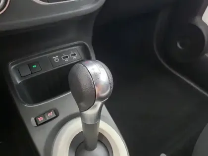 Photo 29 Renault Twingo  III E-Tech