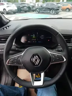 Photo 13 Renault Captur  E-Tech full hybrid 145 ch