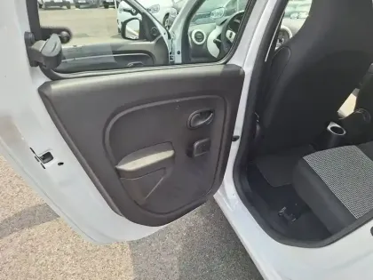 Photo 14 Renault Twingo  III Achat Intégral - 21