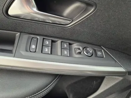 Photo 38 Peugeot 3008  Hybrid 145 e-DCS6