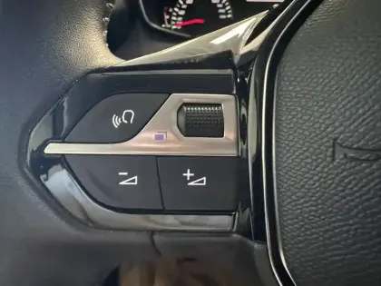 Photo 16 Peugeot 208  PureTech 100 S&S BVM6