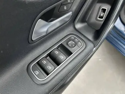 Photo 17 Mercedes Classe A  250 e 8G-DCT