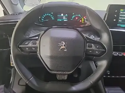 Photo 29 Peugeot 2008  Electrique 136 ch