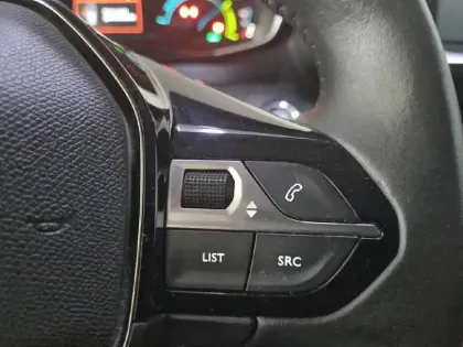 Photo 48 Peugeot 2008  Electrique 136 ch