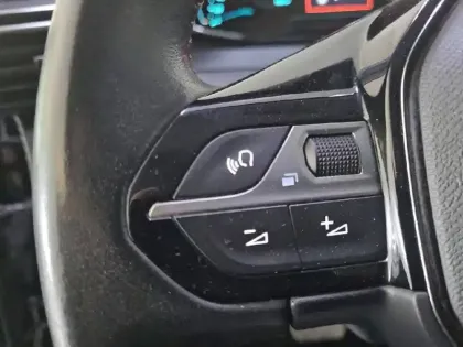 Photo 47 Peugeot 2008  Electrique 136 ch