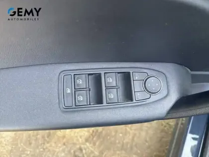 Photo 16 Renault Captur  E-Tech full hybrid 145