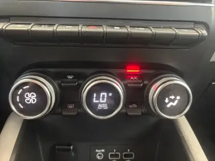 Photo 26 Renault Captur  E-Tech Plug-in 160