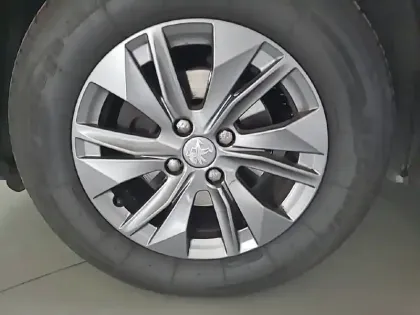 Photo 33 Peugeot 2008  PureTech 130 S&S EAT8