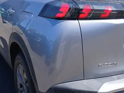 Photo 16 Peugeot 2008  PureTech 130 S&S EAT8