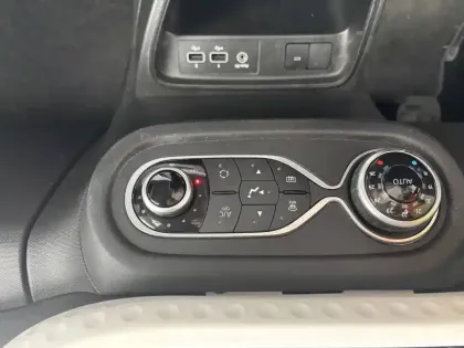 Photo 32 Renault Twingo  III E-Tech