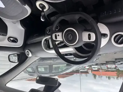 Photo 17 Renault Twingo  III E-Tech