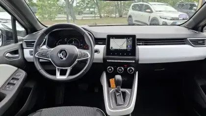 Photo 9 Renault Clio  E-Tech full hybrid 145