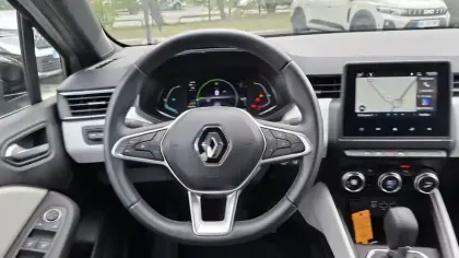 Photo 10 Renault Clio  E-Tech full hybrid 145