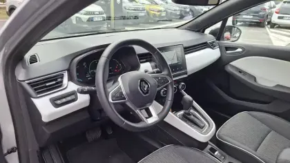 Photo 11 Renault Clio  E-Tech full hybrid 145