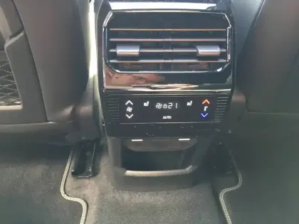 Photo 13 Peugeot 5008  Hybrid 145 ch e-DCS6