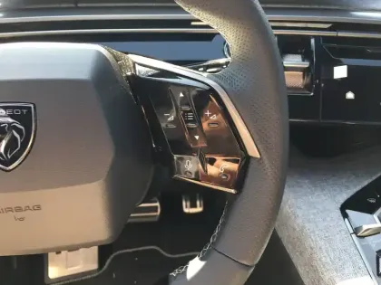 Photo 27 Peugeot 5008  Hybrid 145 ch e-DCS6