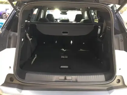 Photo 8 Peugeot 5008  Hybrid 145 ch e-DCS6