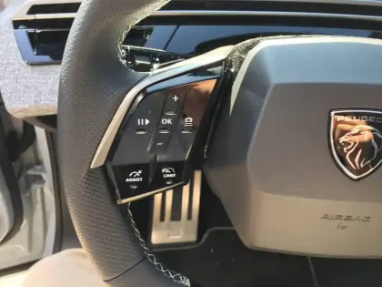Photo 26 Peugeot 5008  Hybrid 145 ch e-DCS6