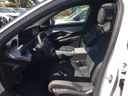 Photo 15 Peugeot 5008  Hybrid 145 ch e-DCS6