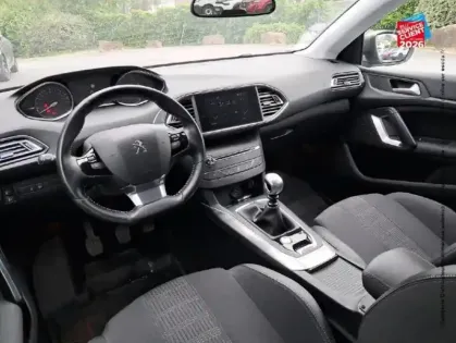 Photo 14 Peugeot 308  1.2 PureTech 110ch E6.c S&S Allure 5cv